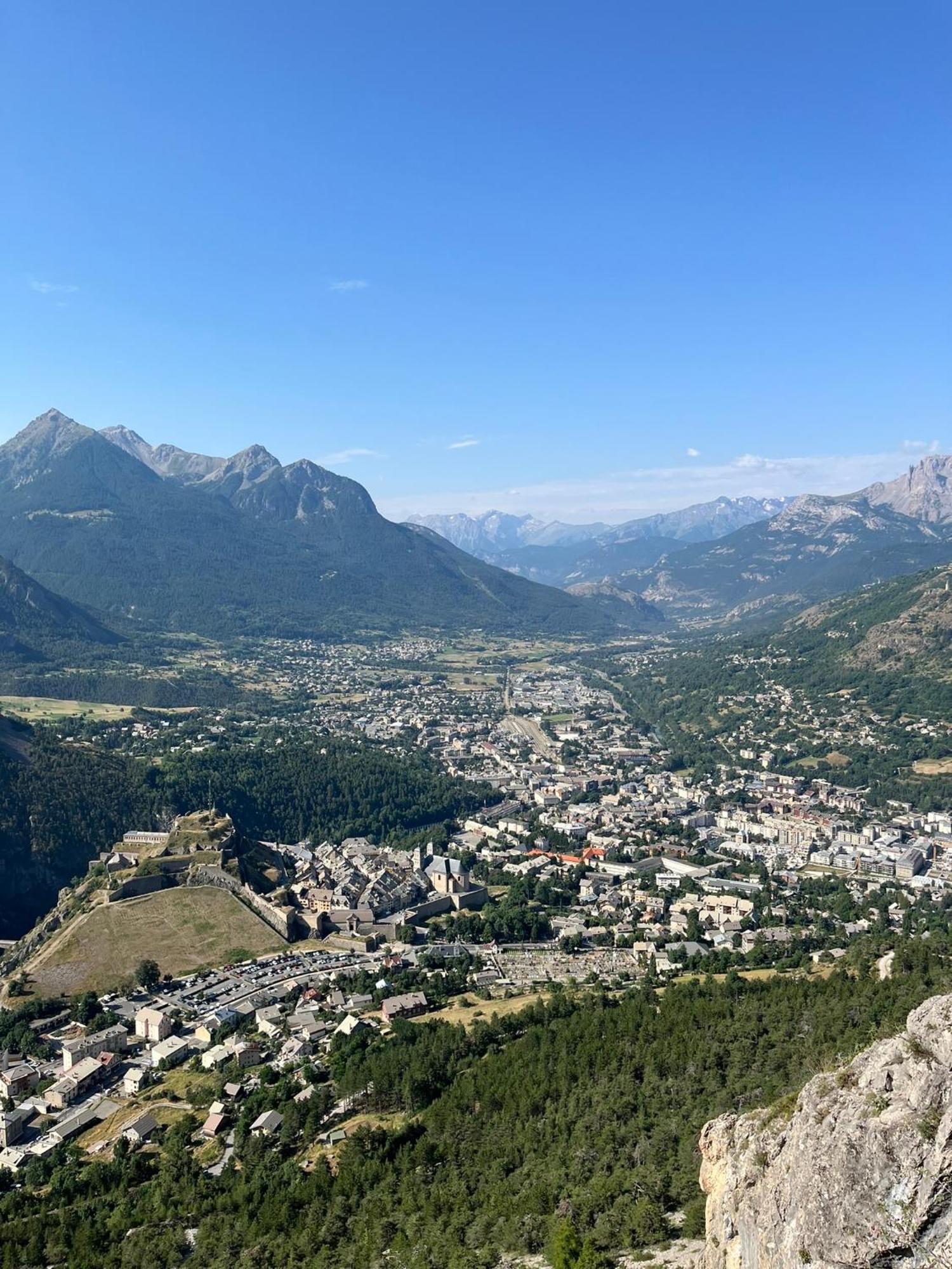 Spacieux Et Confortable - Centre Ville De Briancon - Serre-Chevalier - Garage Et Wifi Buitenkant foto